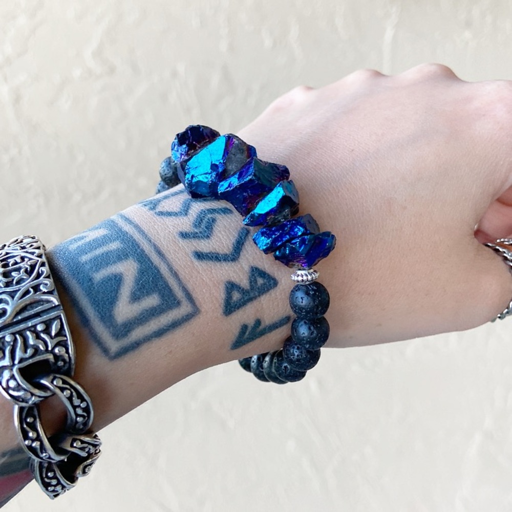 Blue Druzy Bracelet . Lava rock oil diffuser beads & blue druzy quartz stones - Picture 7 of 9